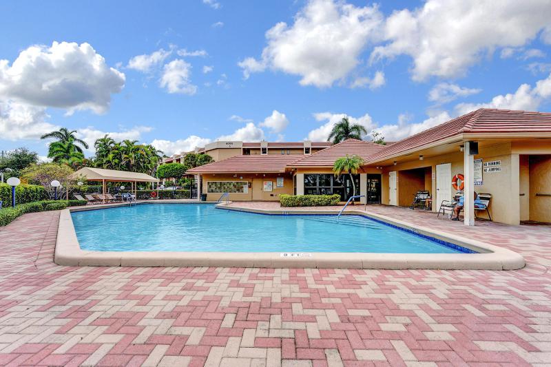  Condo & Townhome Photos