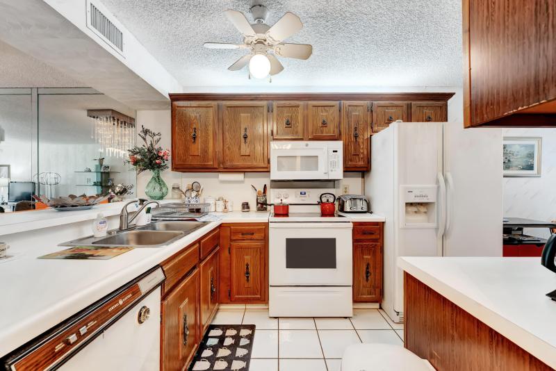  Condo & Townhome Photos