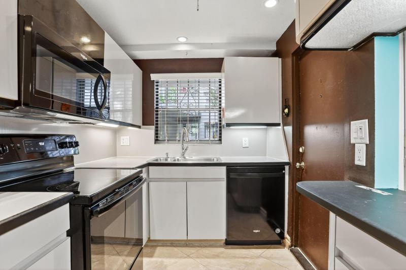  Condo & Townhome Photos