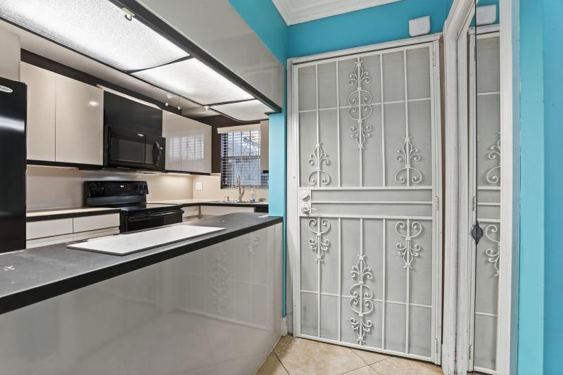  Condo & Townhome Photos