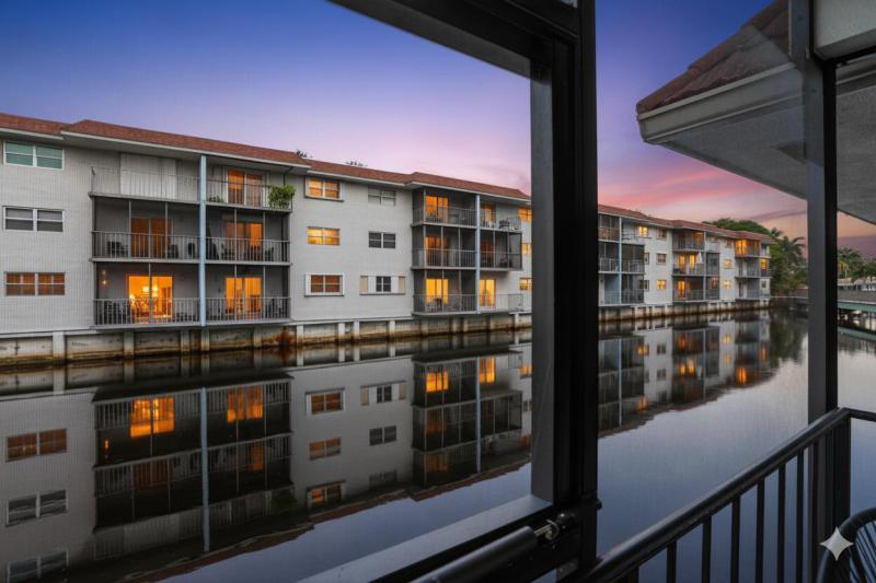  Condo & Townhome Photos