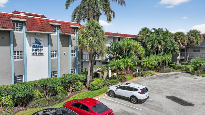  Condo & Townhome Photos