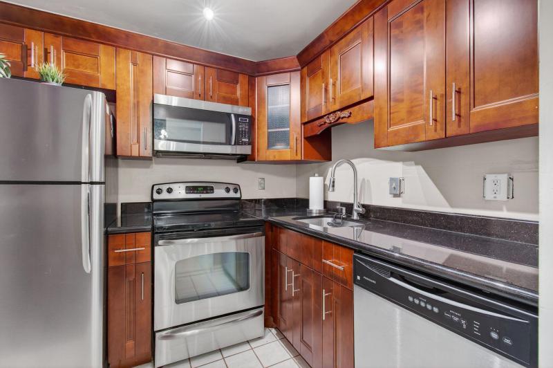  Condo & Townhome Photos