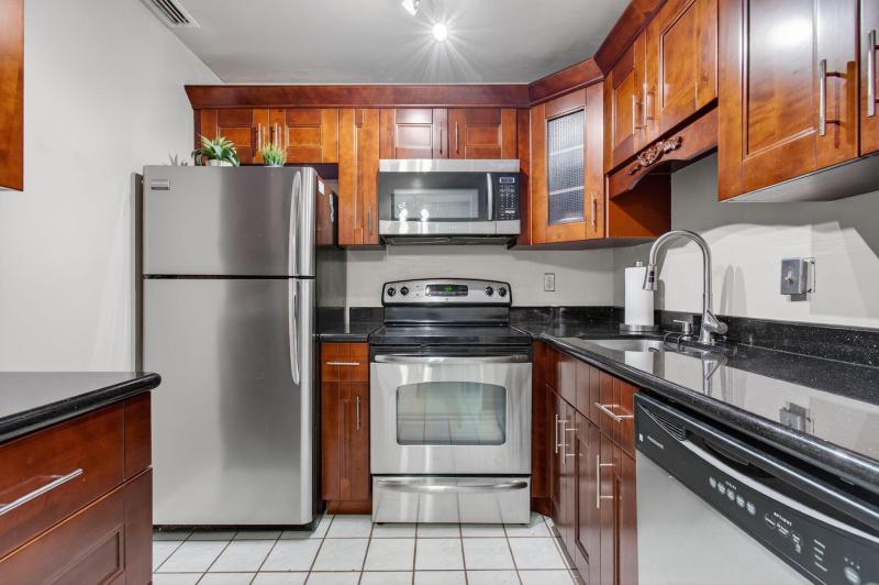  Condo & Townhome Photos