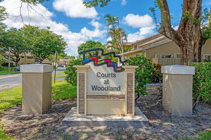  Condo & Townhome Photos