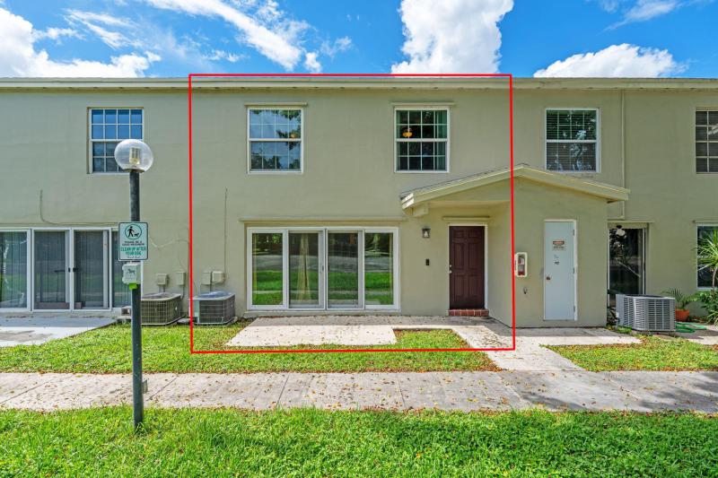  Condo & Townhome Photos
