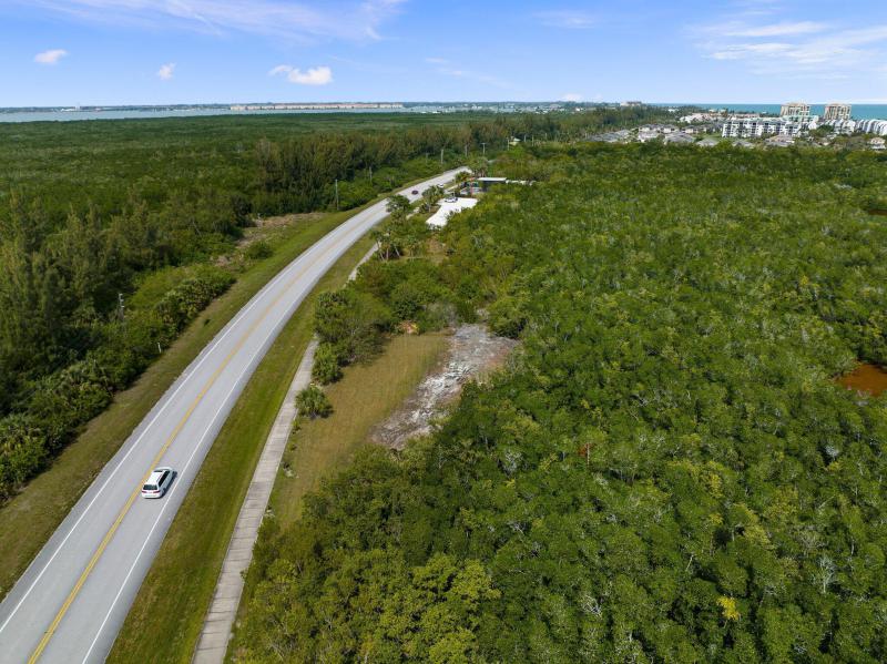  Commercial & Industrial Land Images 