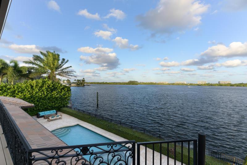  Single Family Homes Photo 13:  Lake Worth Beach,  FL 33460