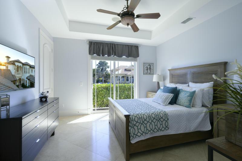  Single Family Homes Photo 15:  Lake Worth Beach,  FL 33460