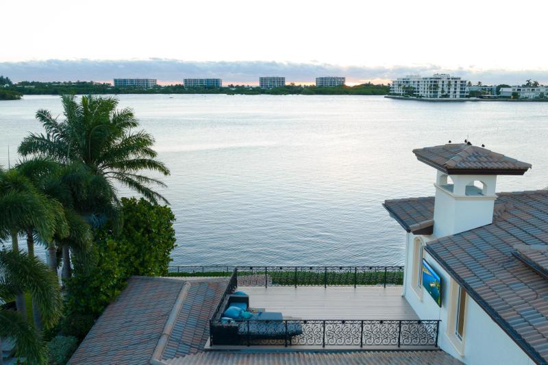  Single Family Homes Photo 19:  Lake Worth Beach,  FL 33460