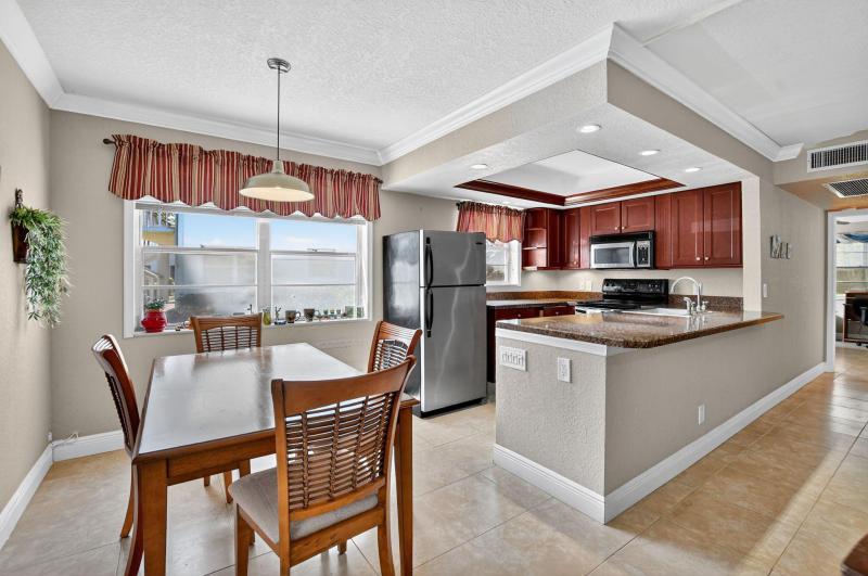  Condo & Townhome Photos