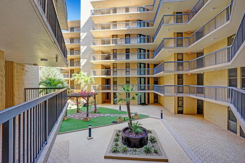  Condo & Townhome Photos
