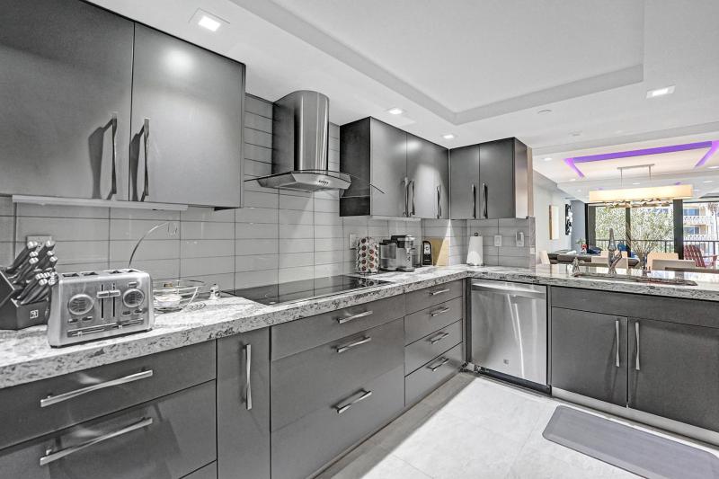  Condo & Townhome Photos