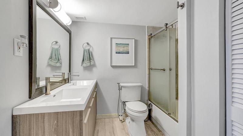  Condo & Townhome Photos