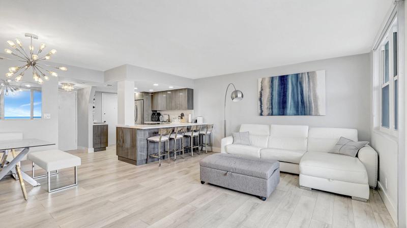  Condo & Townhome Photos