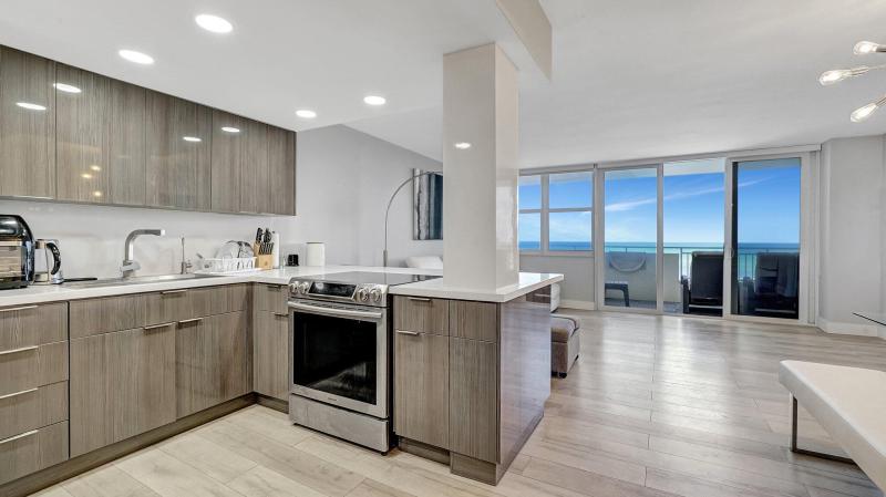  Condo & Townhome Photos