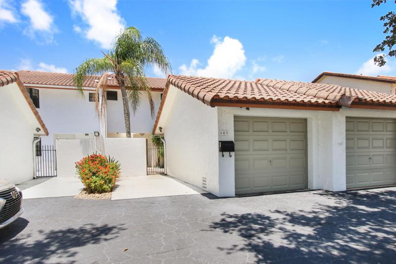  Condo & Townhome Photos