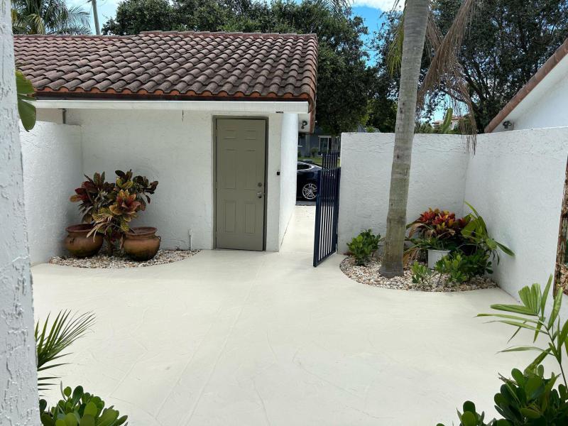  Condo & Townhome Photos