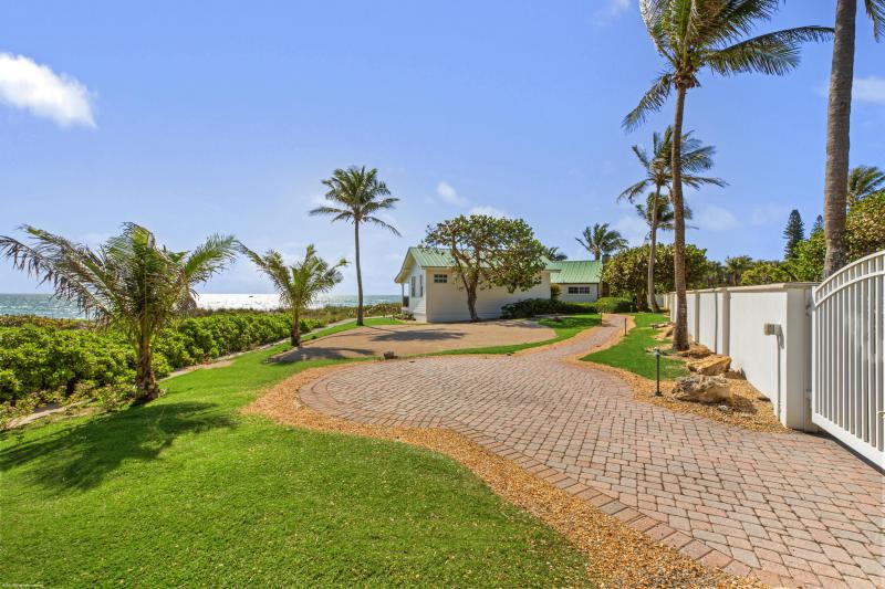  Single Family Homes Photo 59:  Jupiter Island,  FL 33455