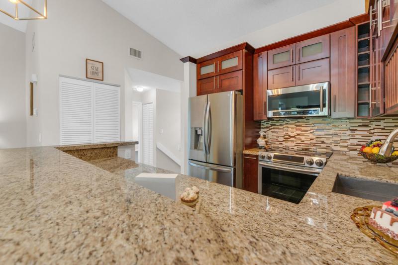  Condo & Townhome Photos