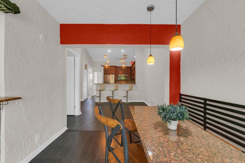  Condo & Townhome Photos
