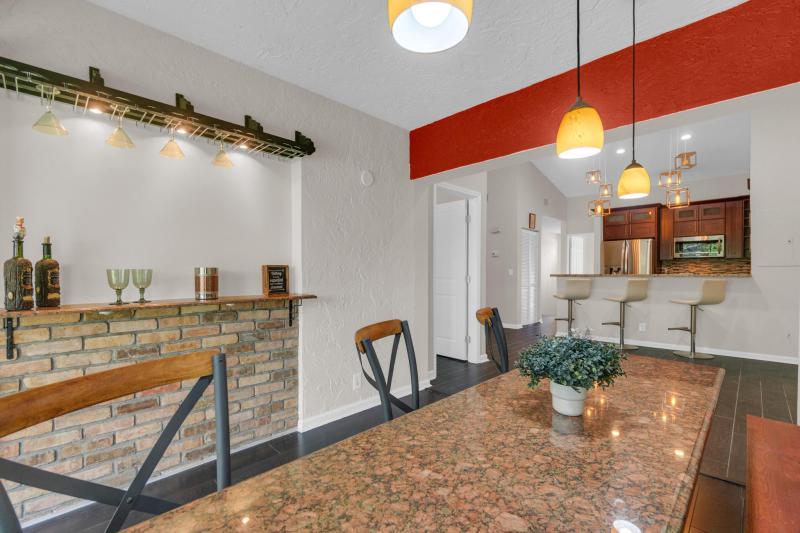  Condo & Townhome Photos