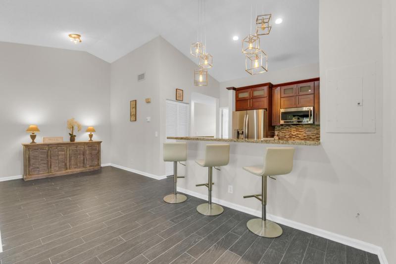  Condo & Townhome Photos
