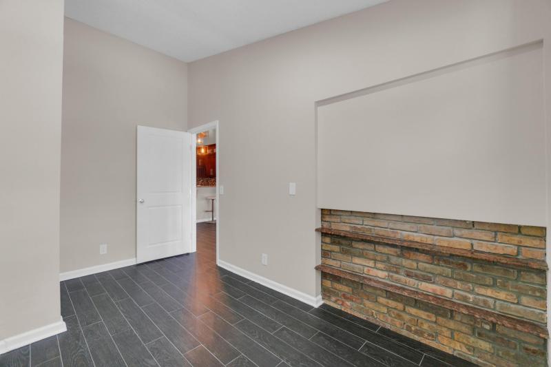  Condo & Townhome Photos
