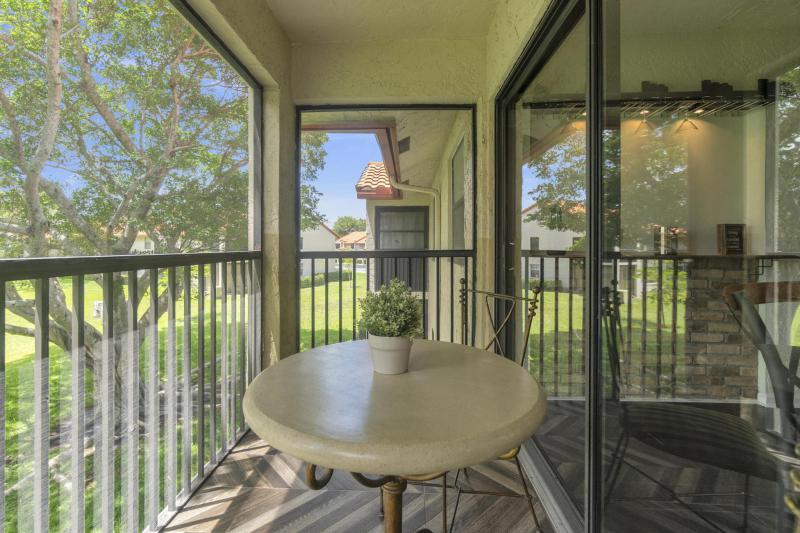  Condo & Townhome Photos