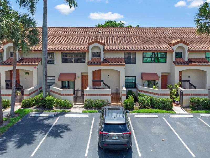  Condo & Townhome Photos