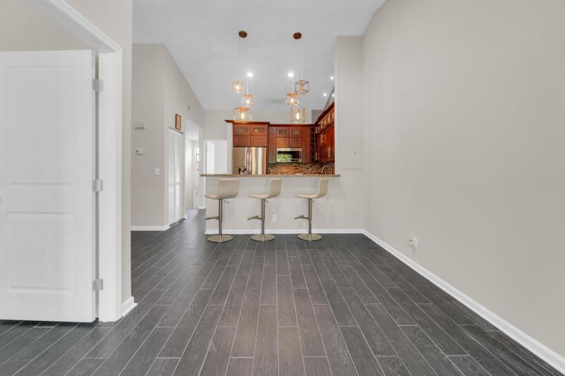  Condo & Townhome Photos
