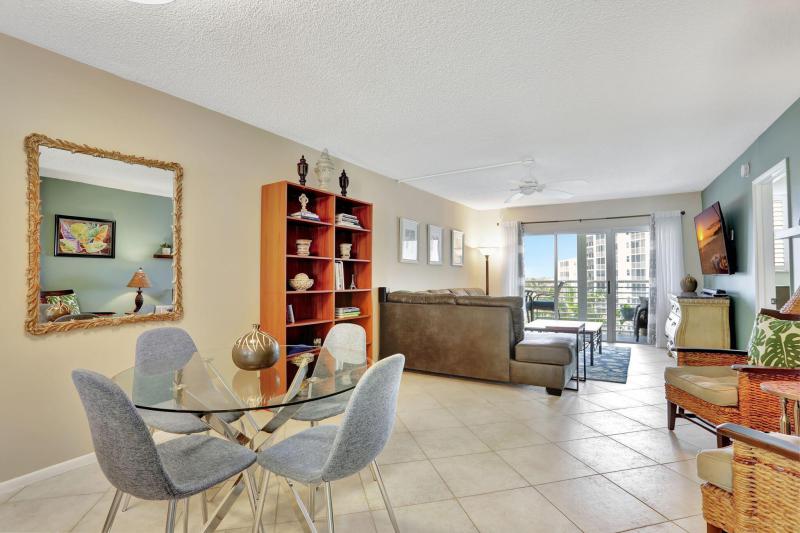  Condo & Townhome Photos