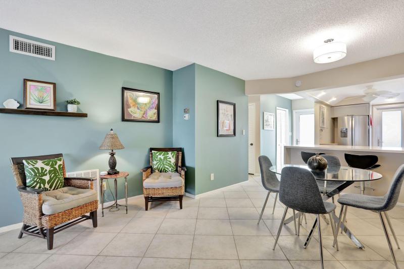  Condo & Townhome Photos