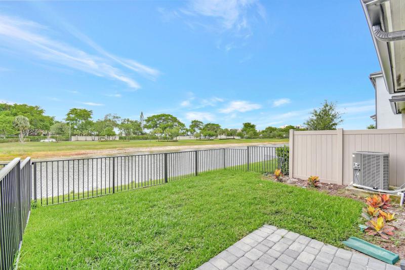  Condo & Townhome Photos