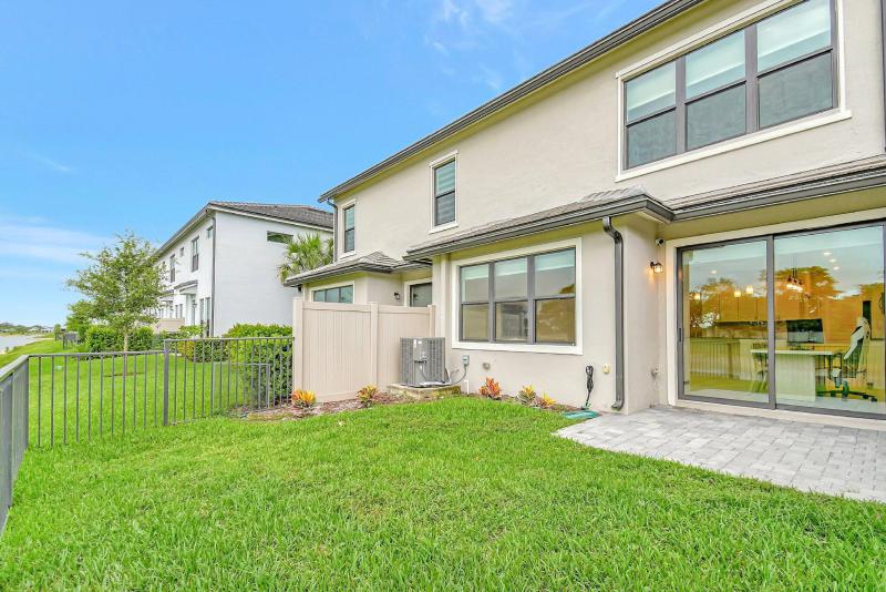  Condo & Townhome Photos