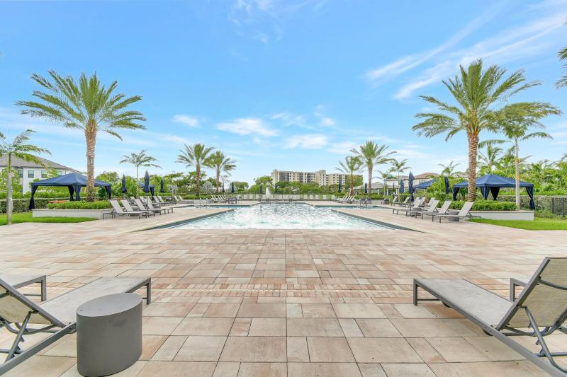  Condo & Townhome Photos