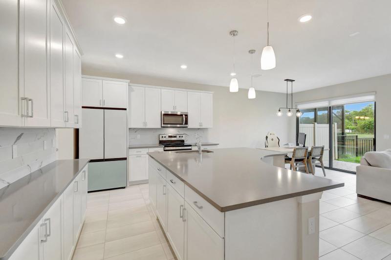  Condo & Townhome Photos