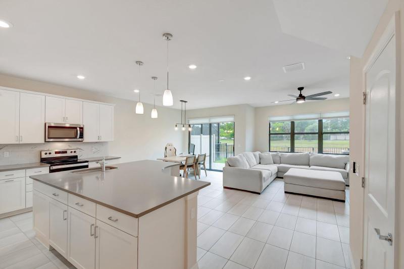 Condo & Townhome Photos