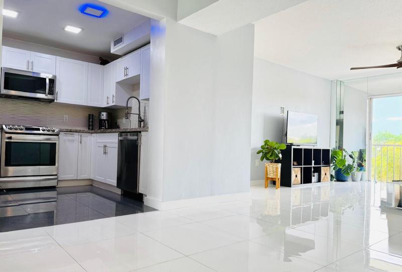  Condo & Townhome Photos