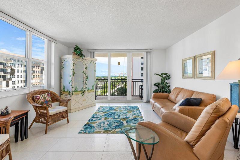  Condo & Townhome Photos