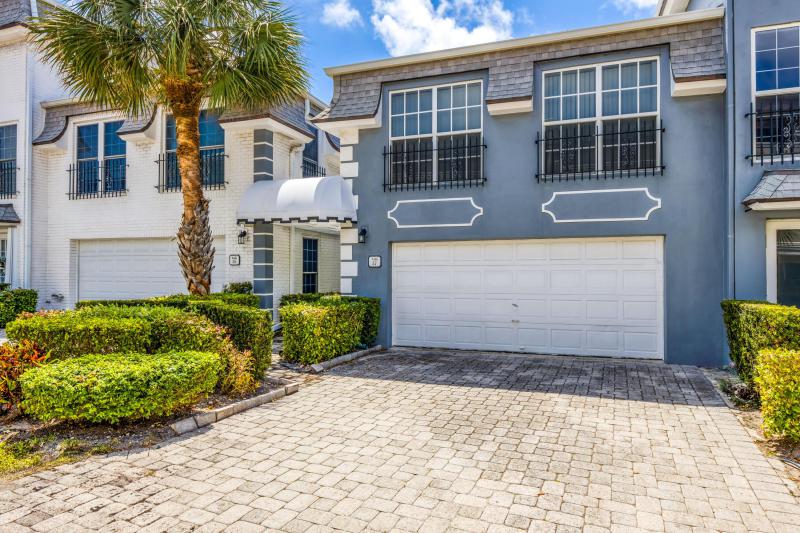  Condo & Townhome Photos