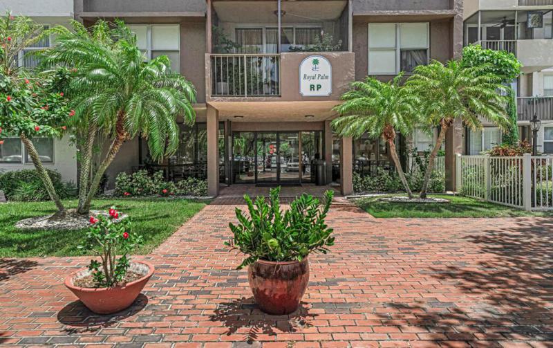  Condo & Townhome Photos