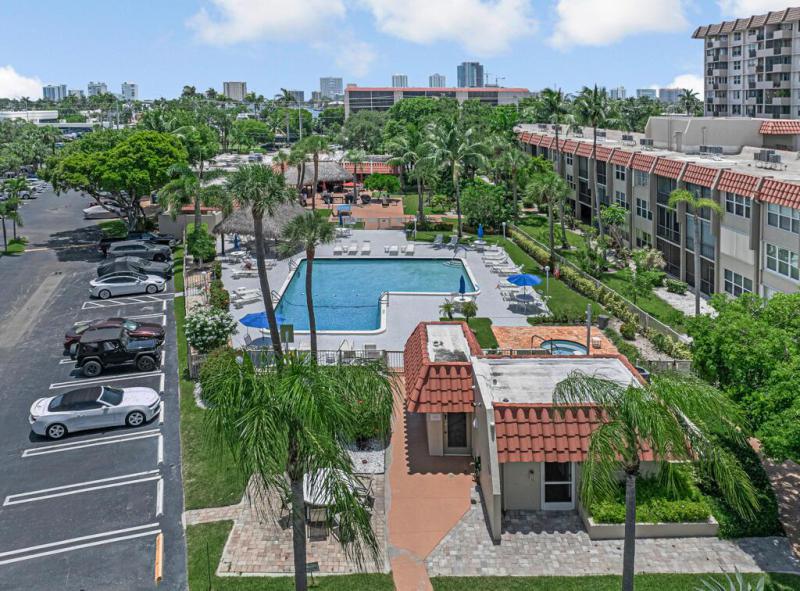  Condo & Townhome Photos
