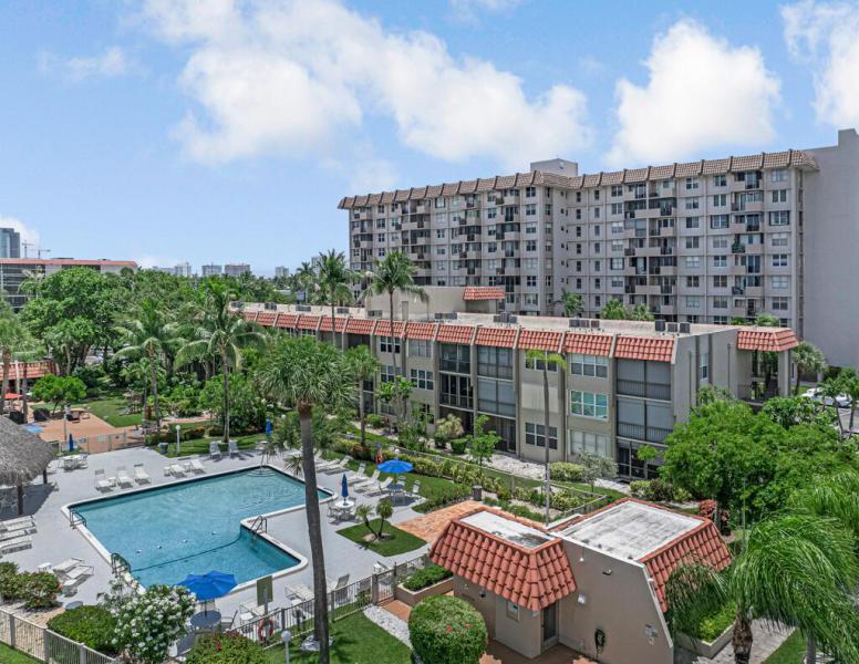  Condo & Townhome Photos