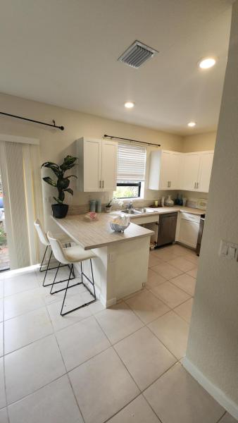  Condo & Townhome Photos