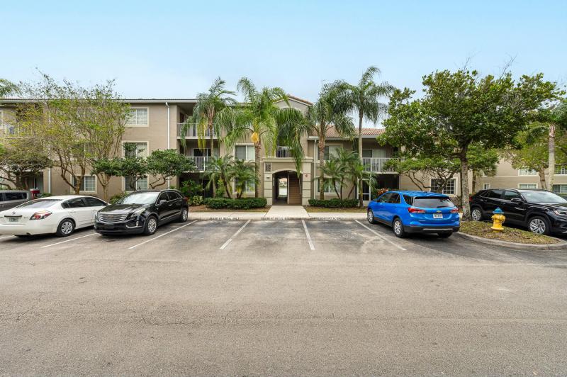  Condo & Townhome Photos
