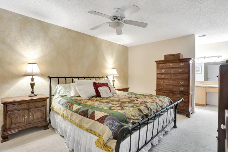  Condo & Townhome Photos
