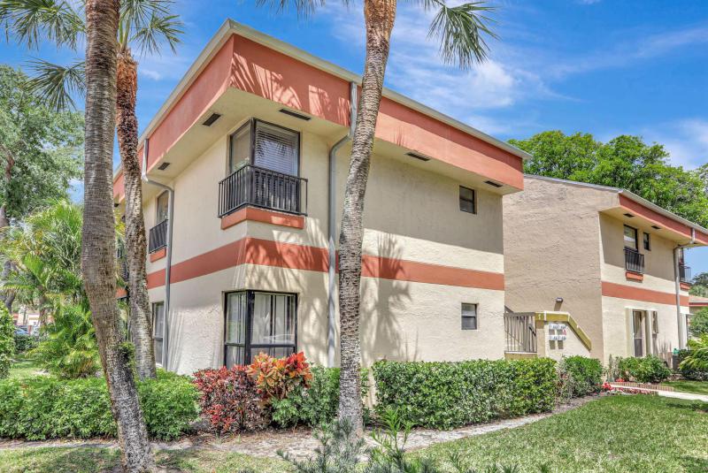  Condo & Townhome Photos