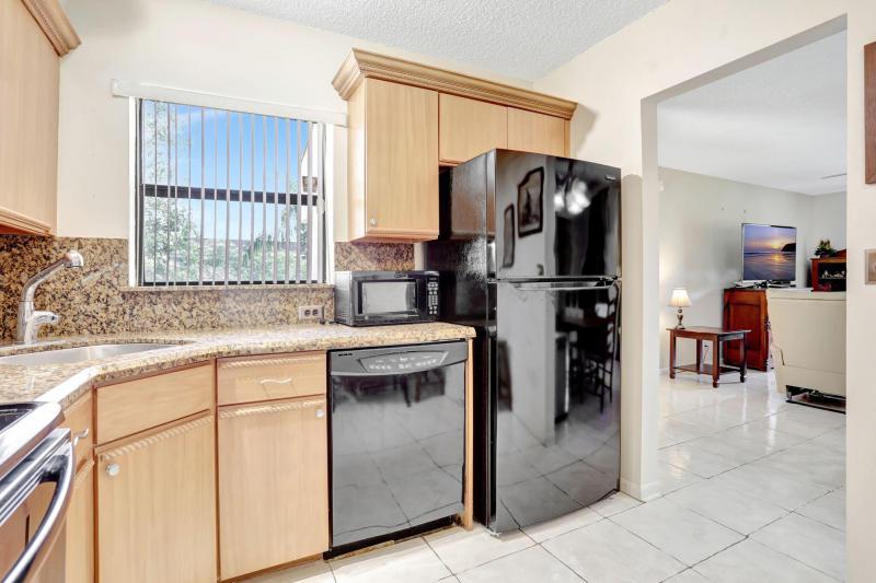  Condo & Townhome Photos