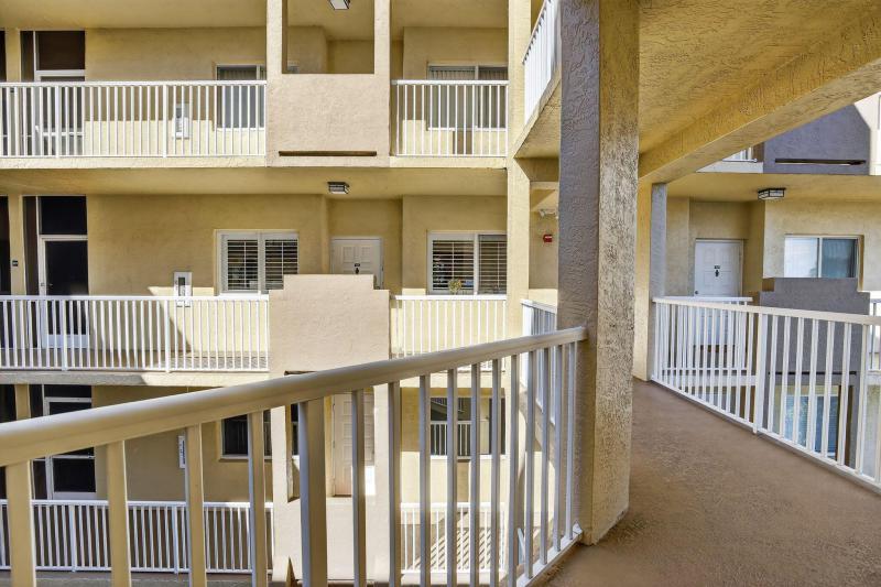  Condo & Townhome Photos
